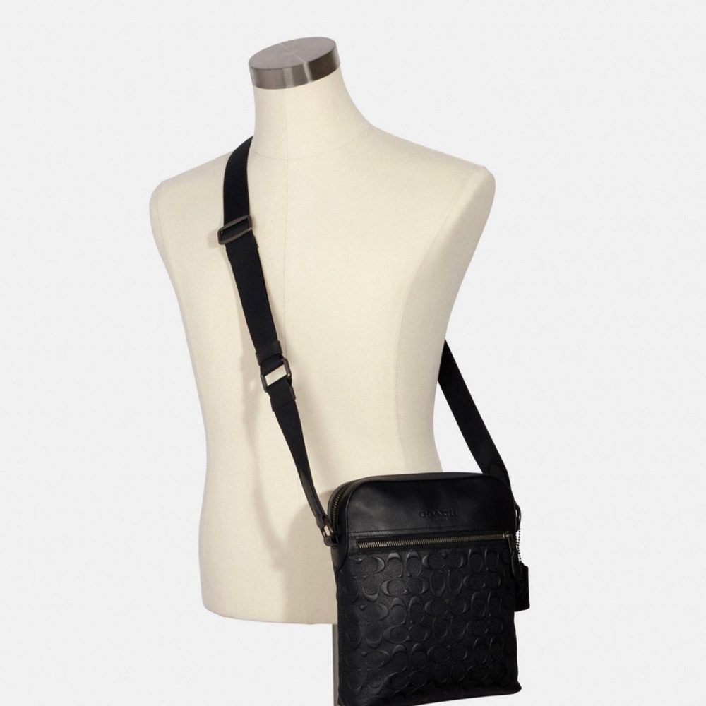 Coach signature Shoulder Bag for Men or Women
